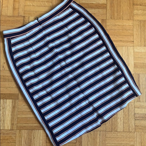 Banana Republic striped pencil skirt Size 4P - Picture 4 of 6